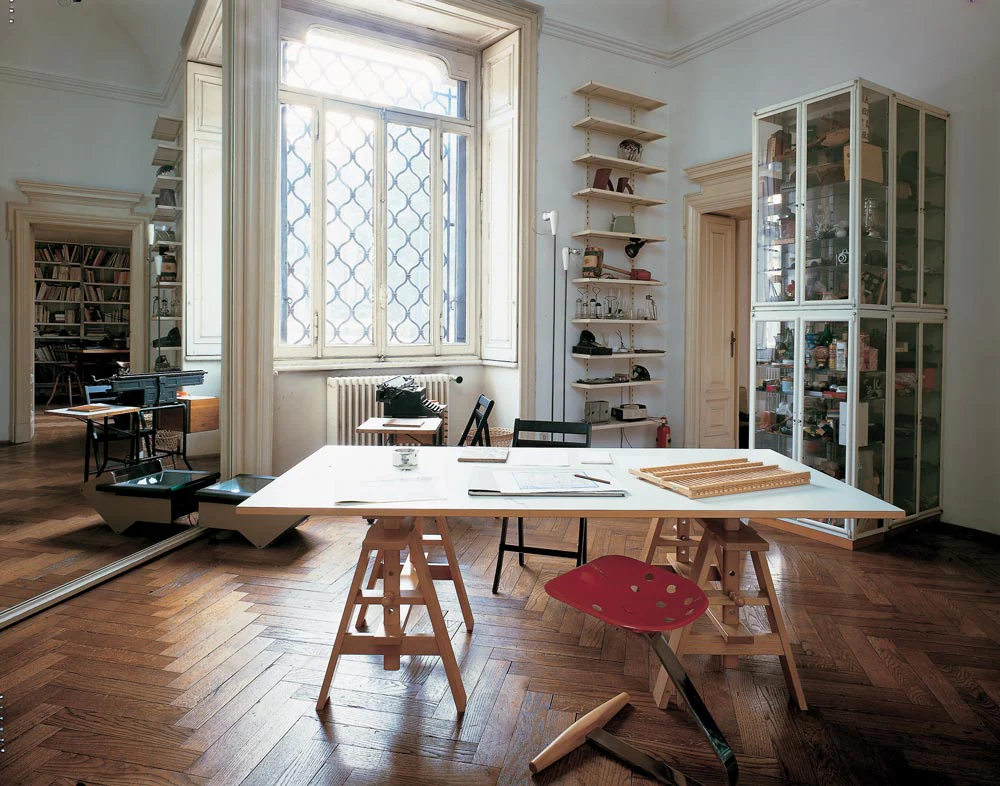 Leonardo designed by Achille Castiglioni for Zanotta. Photo by DesignItaly.com
