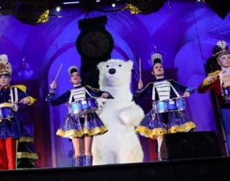 Cirque Dreams Holidaze