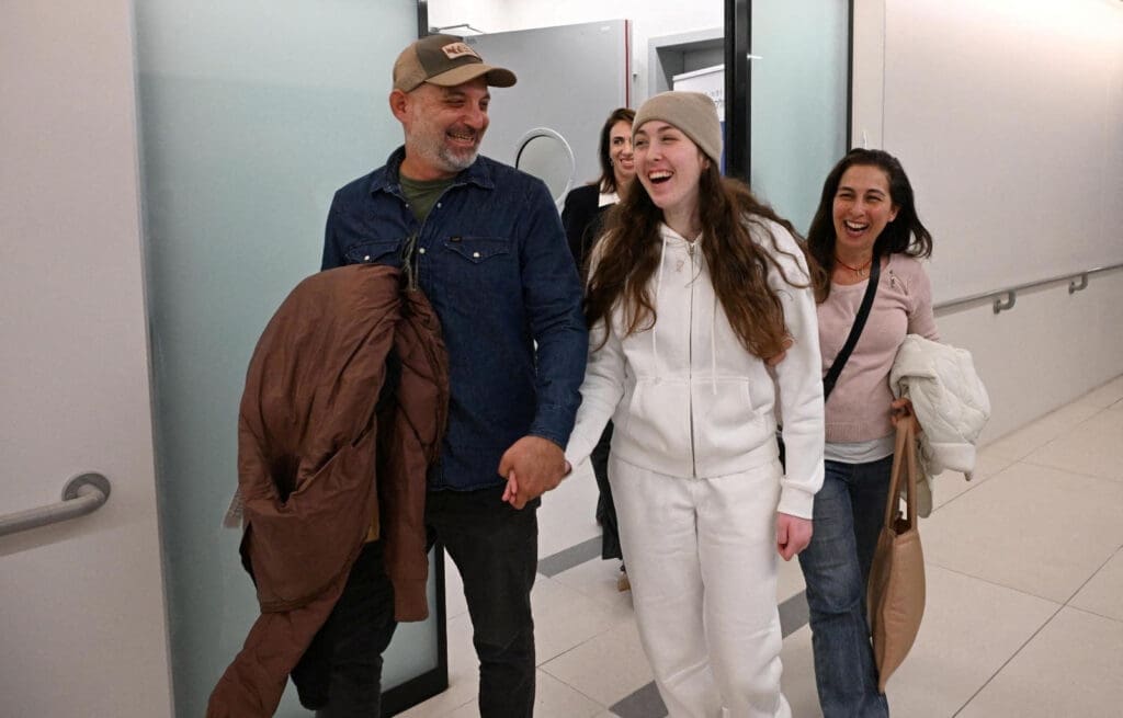 Former Israeli hostage reunited with loved ones after being released from Gaza