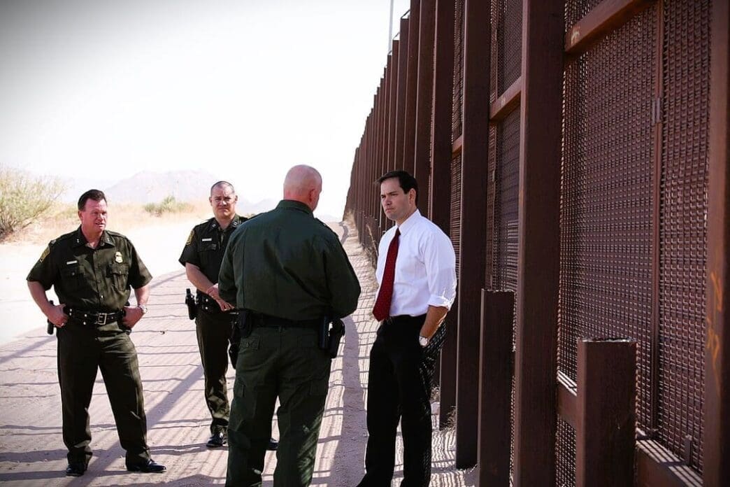 Marco Rubio touring the U.S.-Mexican border in November 2011 with Border Patrol officials
