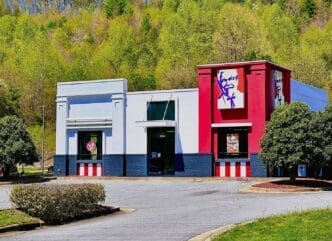 A modern KFC restaurant in Murphy, North Carolina. Photo by Harrison Keely - Own work, CC BY 4.0, via Wikimedia commons.