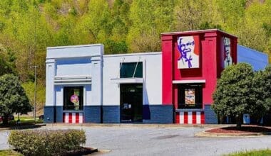 A modern KFC restaurant in Murphy, North Carolina. Photo by Harrison Keely - Own work, CC BY 4.0, via Wikimedia commons.