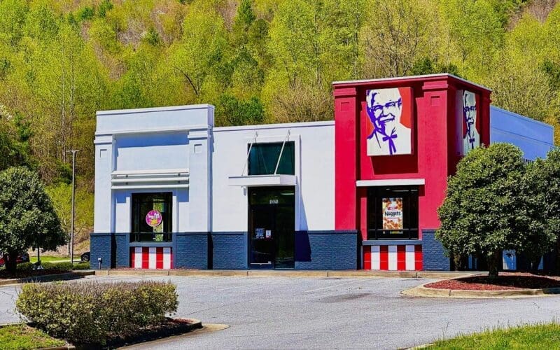 A modern KFC restaurant in Murphy, North Carolina. Photo by Harrison Keely - Own work, CC BY 4.0, via Wikimedia commons.