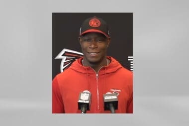 Atlanta Falcons Head Coach Raheem Morris speaks to the media during OTAs. Photo by Atlanta Falcons - YouTube: Raheem Morris OTA Press Conference | Atlanta Falcons – CC BY 3.0, via Wikimedia Commons