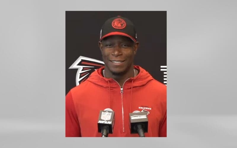 Atlanta Falcons Head Coach Raheem Morris speaks to the media during OTAs. Photo by Atlanta Falcons - YouTube: Raheem Morris OTA Press Conference | Atlanta Falcons – CC BY 3.0, via Wikimedia Commons