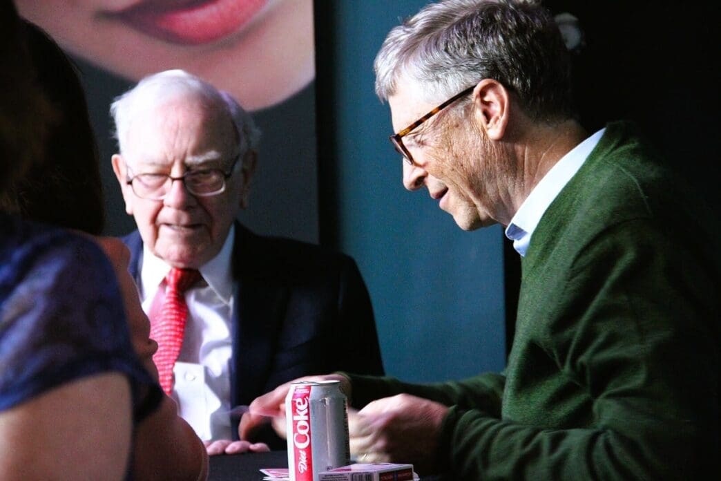 Buffett playing cards with Bill Gates at Borsheims during the 2018 shareholder's weekend