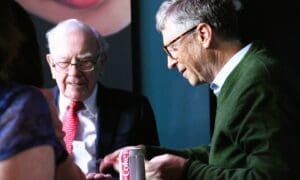 Buffett playing cards with Bill Gates at Borsheims during the 2018 shareholder's weekend