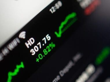 Display forex trade graphs and business investments on a mobile phone screen