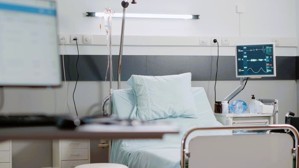 Empty emergency room with heart rate monitor