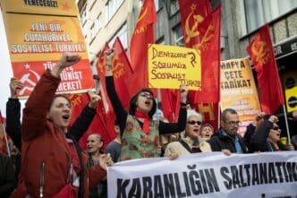 ISTANBUL, TURKEY - March 23, 2025. Protests erupted across Turkey after Mayor Ekrem Imamoglu, Turkey's President Erdogan's main rival, was formally charged with corruption. By Shutterstock.com - Sahan Nuhoglu