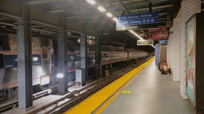 An Amtrak platform at Penn Station. By Topsangtheman - Own work, CC BY-SA 4.0, via Wikimedia Commons