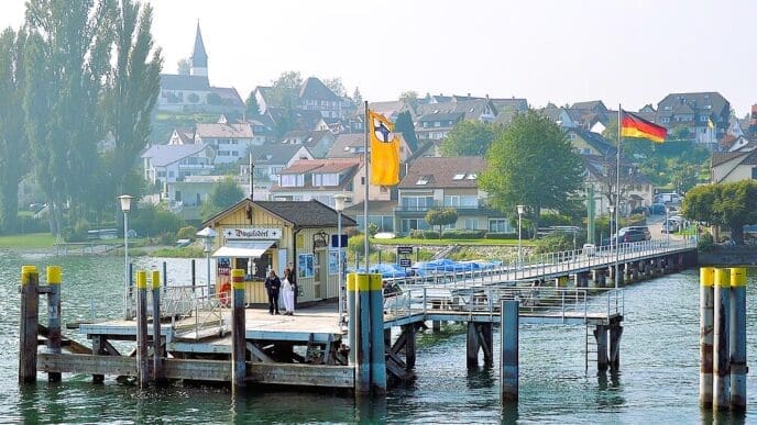 Dingelsdorf Shipping Pier. By Olga Ernst - Own work, CC BY-SA 4.0, via Wikimedia Commons