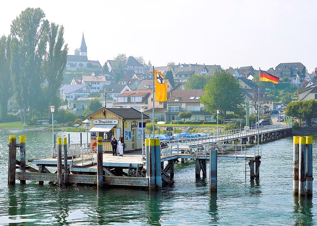 Dingelsdorf Shipping Pier. By Olga Ernst - Own work, CC BY-SA 4.0, via Wikimedia Commons