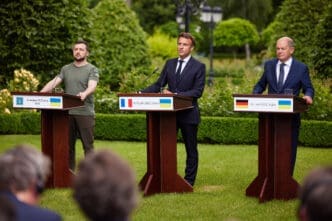 Macron, Ukrainian President Volodymyr Zelenskyy and German Chancellor Olaf Scholz in Kyiv in 2022. By President.gov.ua, CC BY 4.0