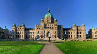 The British Columbia Parliament Buildings in Victoria. By Ryan Bushby (HighInBC) - Own work, CC BY 2.5, via Wikimedia Commons