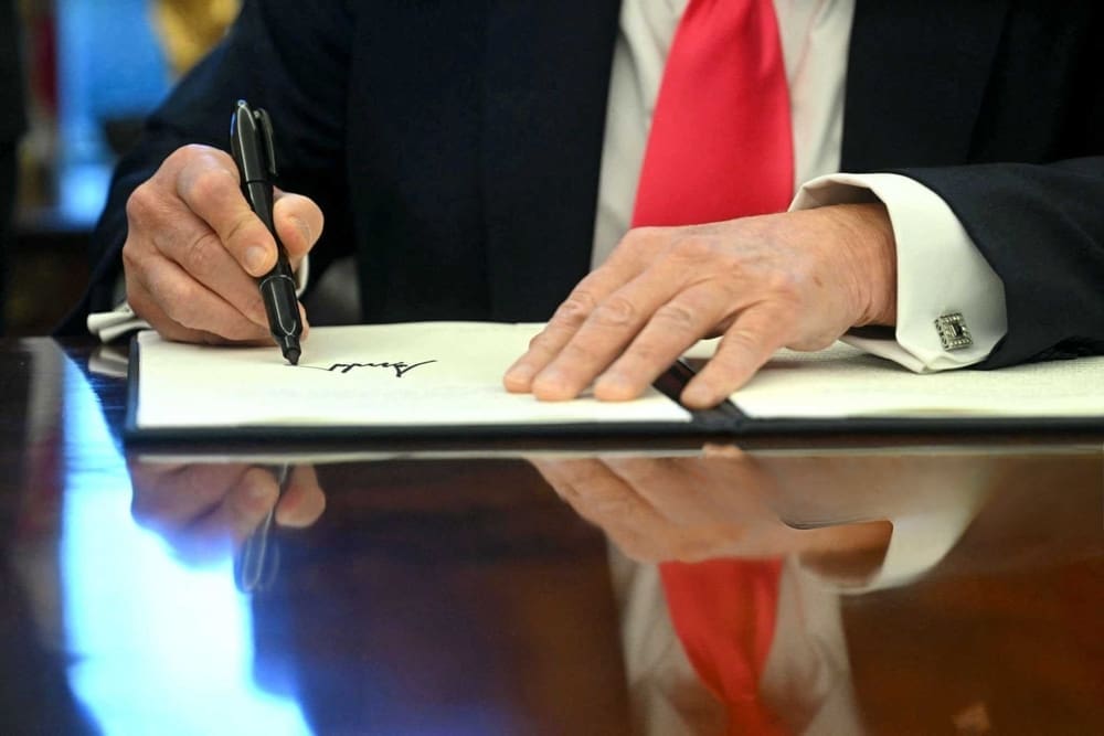 US President Donald Trump signs an Executive Order at the Oval Office of the White House on February 25, 2025. By Shutterstock.com - Jimwatson
