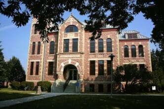 Beadle Hall. By Jlgrabinger - DSU eCommunications, CC BY-SA 3.0, via Wikimedia Commons