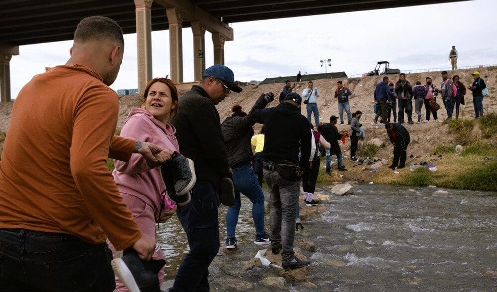 Juarez, Mexico, 11-15-2022: Venezuelan migrants cross the Rio Grande to surrender to the border patrol with the intention of requesting asylum in the United States.