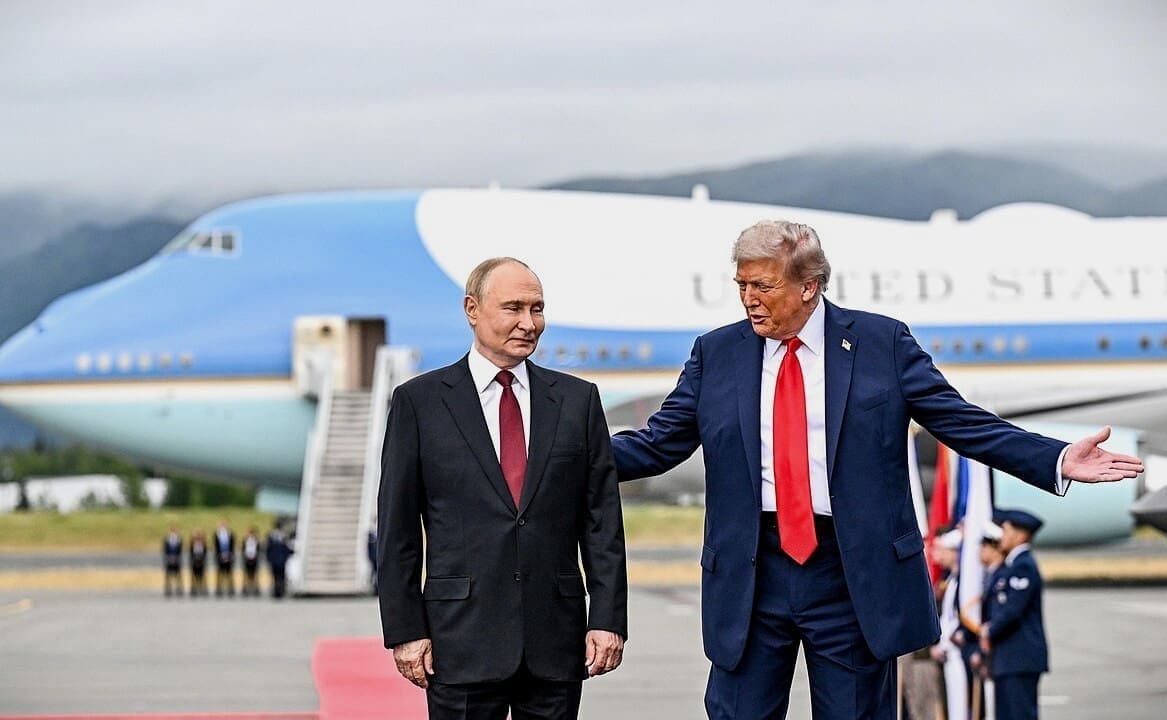 U.S. President Trump and Russian President Putin stand on an airport tarmac in Anchorage, with Air Force One in the background.