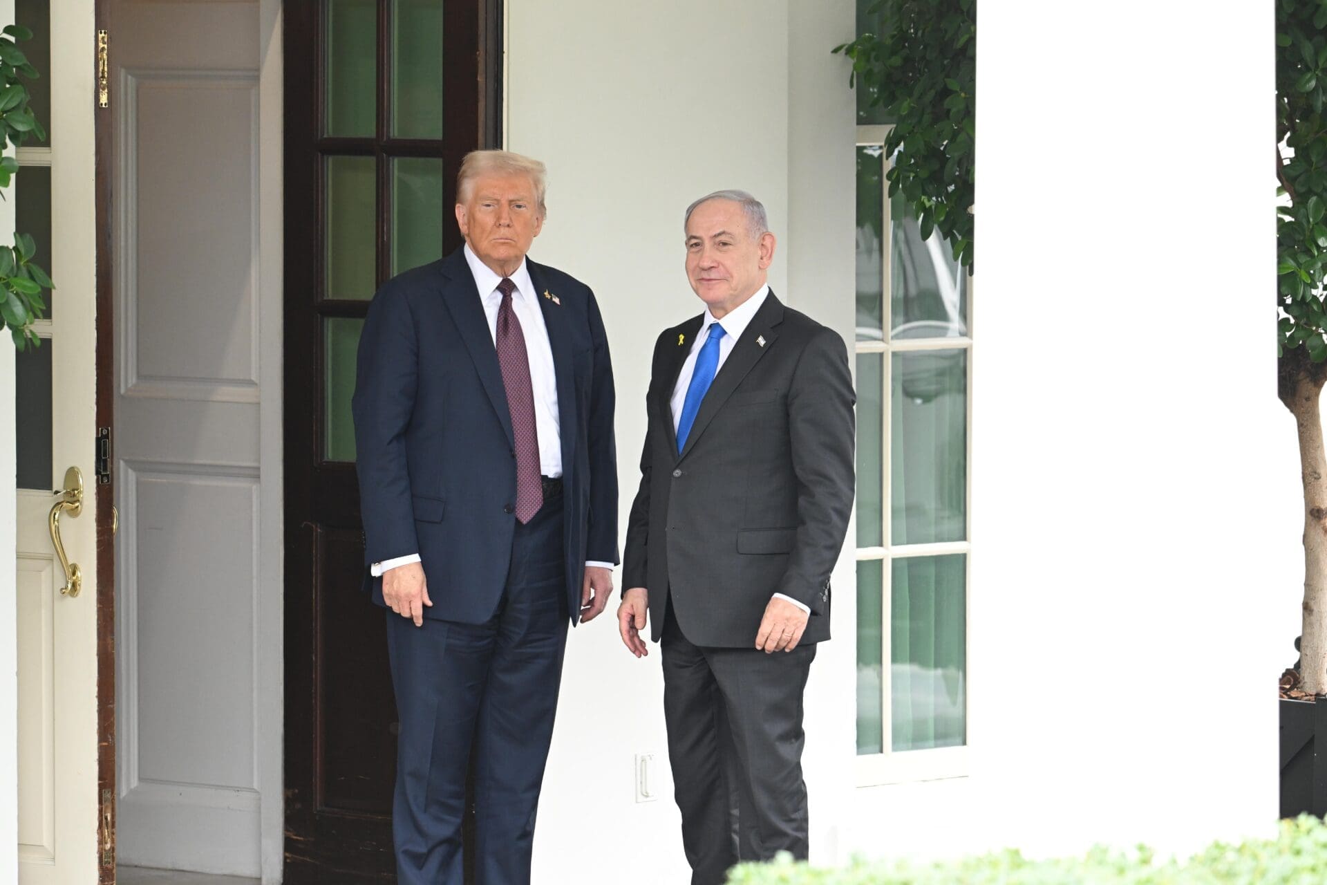 Donald Trump and Benjamin Netanyahu stand on the White House grounds