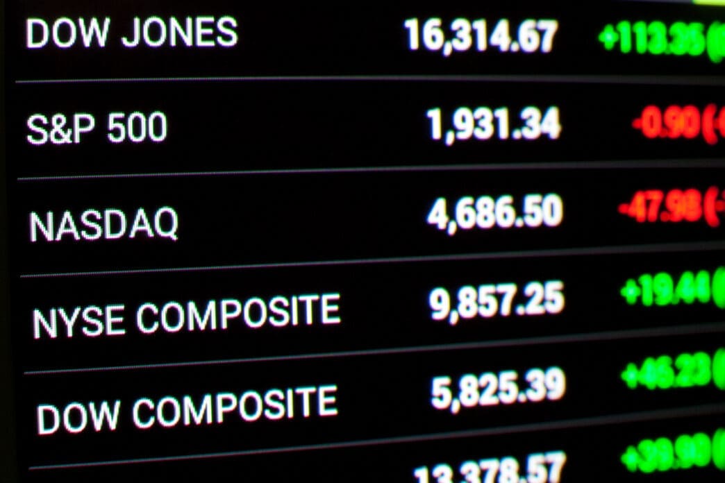 A digital stock market ticker showing US indices on September 25, 2015.