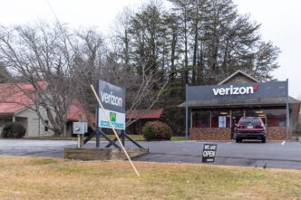Exterior view of a Verizon store in Buford, Georgia, with the Verizon logo prominently displayed.