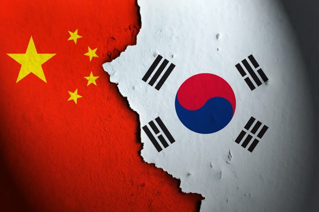 A composite image showing the Chinese flag and the South Korean flag tearing apart, symbolizing fractured relations.