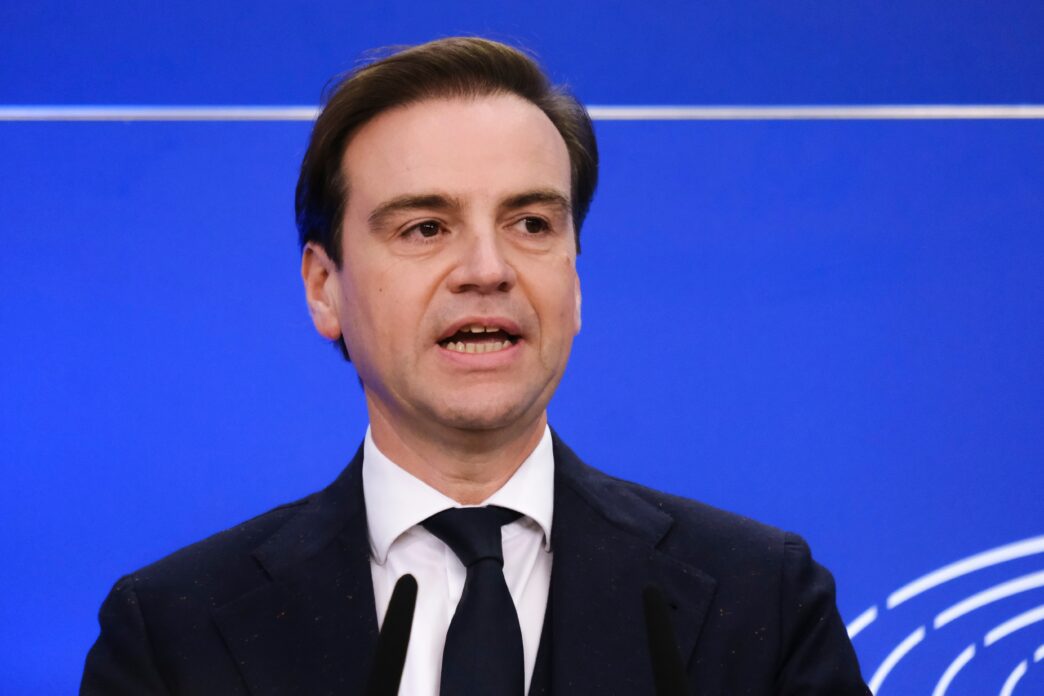 Close-up of Member of European Parliament Malik Azmani speaking at a microphone.