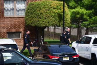 Police and federal agents conduct tactical operation during Tennessee SWAT standoff.