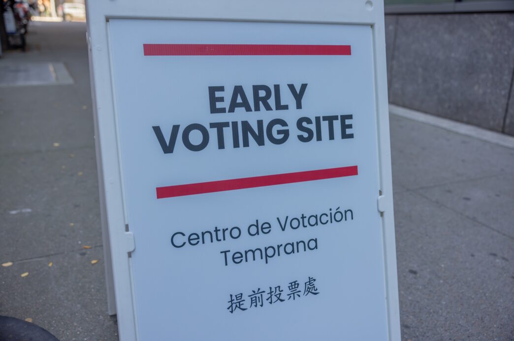 Politics and government image of Connecticut Senator federal probe.