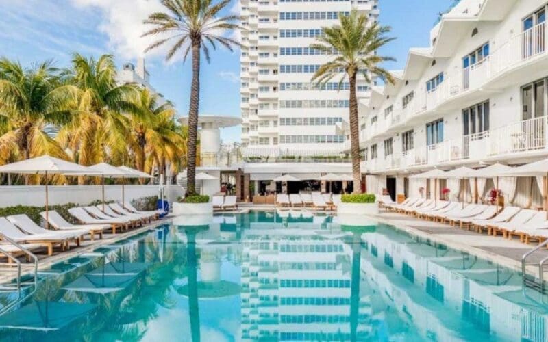 The swimming pool at the Shelborne South Beach Hotel & Resort