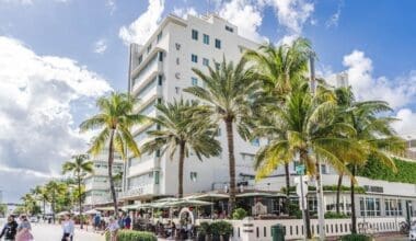 Side view of the Hotel Victor South Beach at Ocean Drive